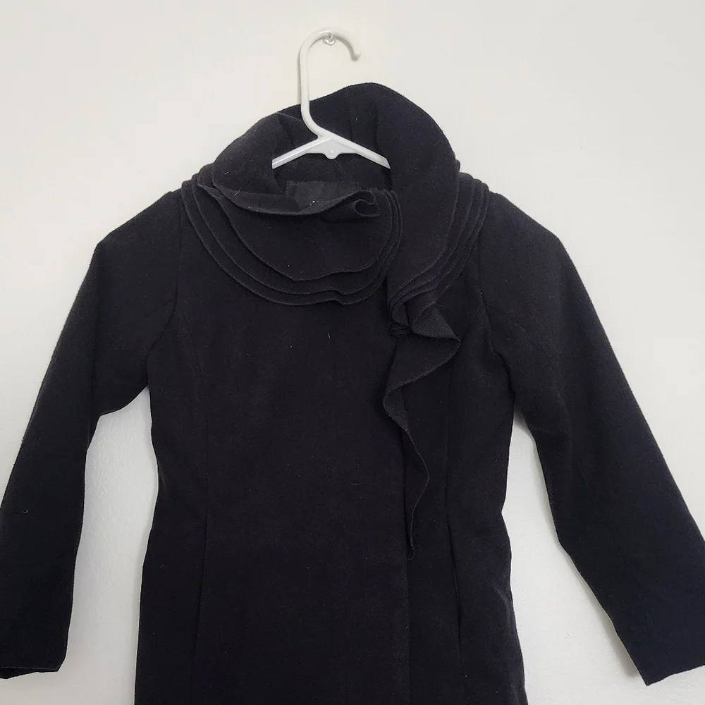 Holiday Editions Elegant Black Coat with Ruffle Detail Girls Size Small(6/6x)